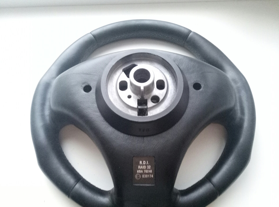 (Продано)Спортивне італійське кермо Raid KBA 70248 з AirBag 3