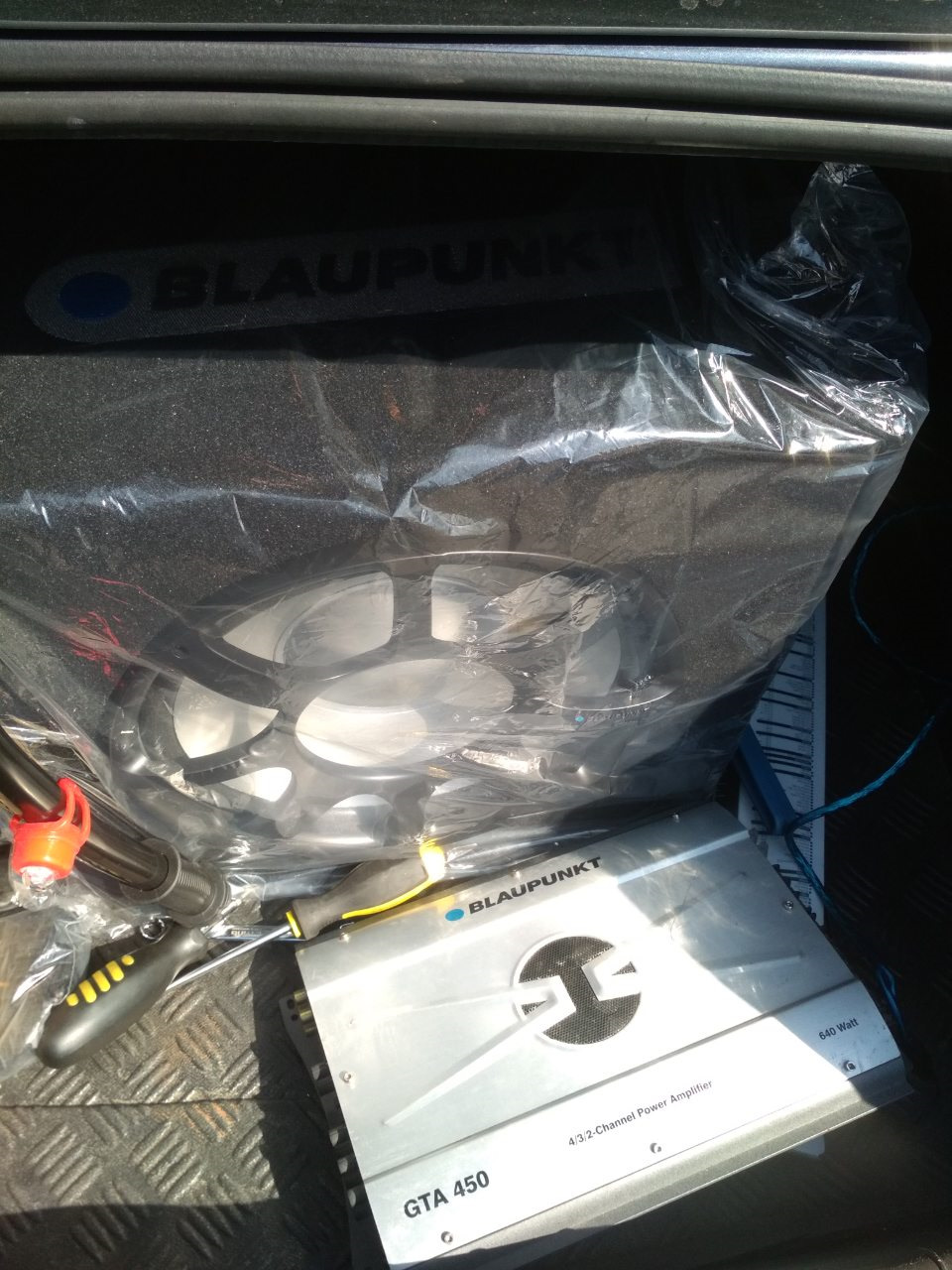 19. Blaupunkt'ізація багажника! (Сабвуфер+підсилювач) 2