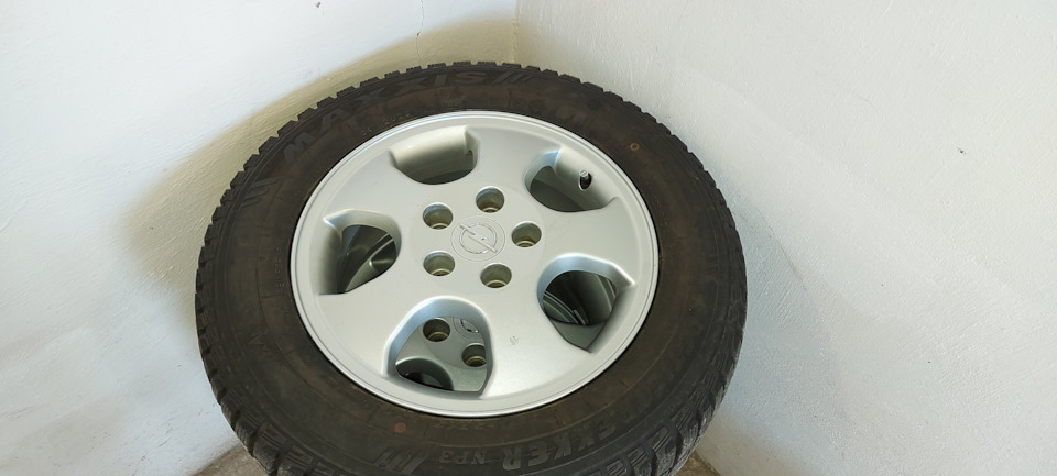До зими готовий, гума MAXXIS 4