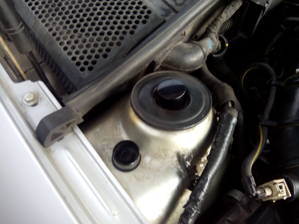 Рішітка радіатора Zender + накладка радіатора під капотом 3