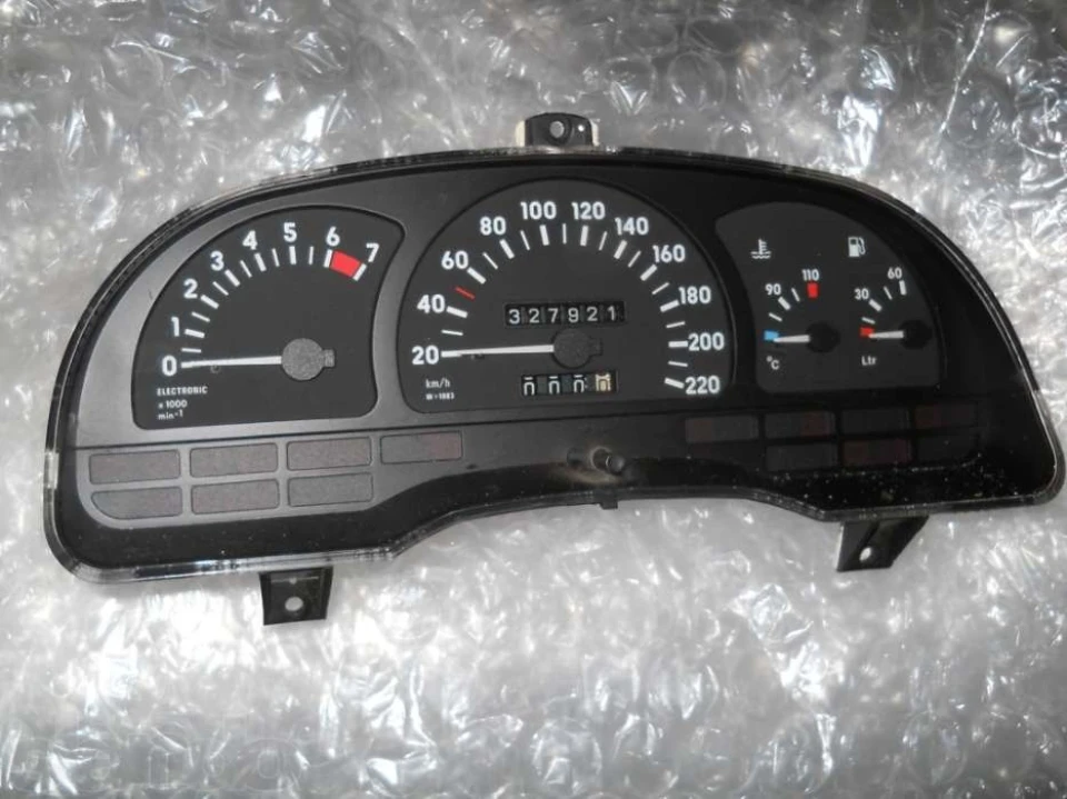 КУПЛЮ панель приладів на Vectra A 2.0, з тахометром та датчиком швидкості