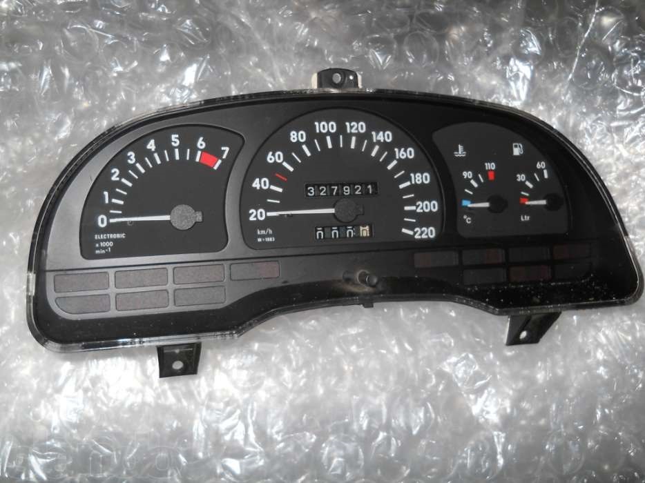 КУПЛЮ панель приладів на Vectra A 2.0, з тахометром та датчиком швидкості 1