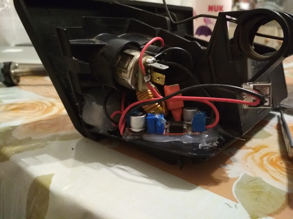 Встановлення USB розеток та вольтметра 1