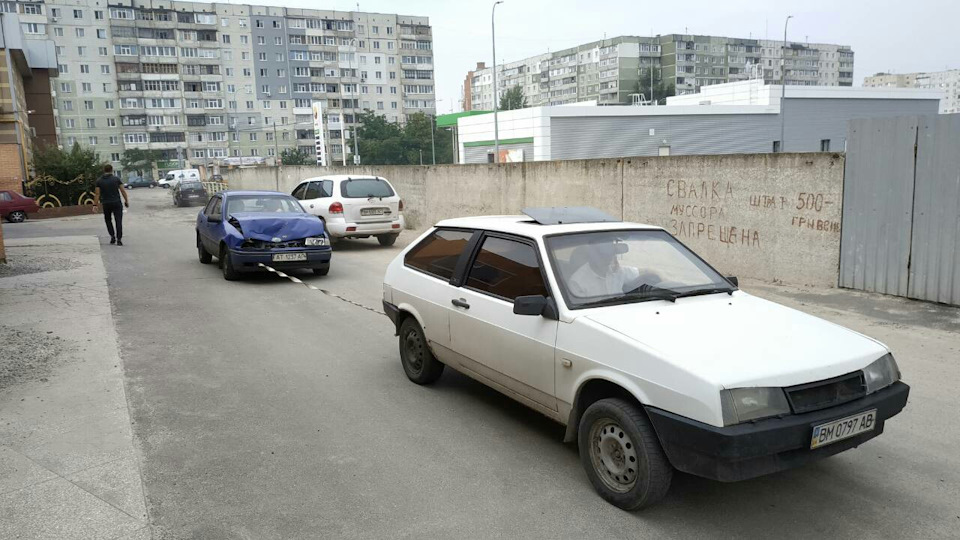 Баба за кермом або як НЕ потрібно встигати на жовтий. 4