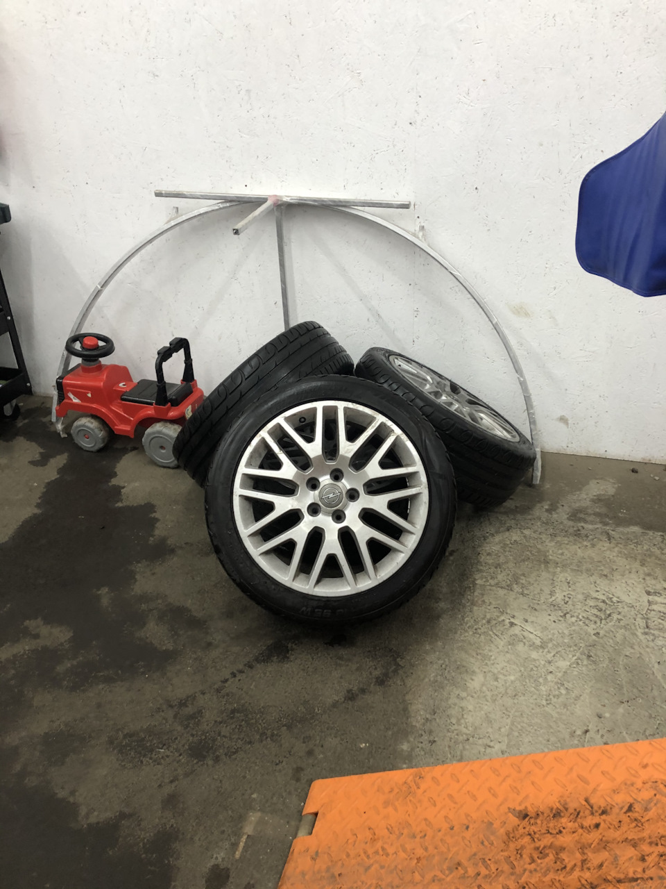 Перевзувся на зимові тапки 205/60R16 4