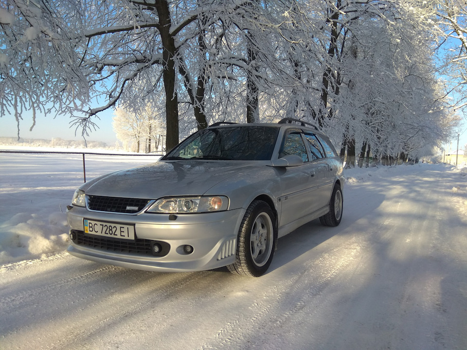 Фото автомобіля і одометер .Фото автомобиля и одометер. 2