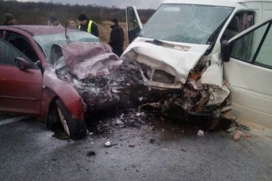На трасі Київ-Чоп ( на Львівщині ) зіштовхнулись два автомобілі: є постраждалі .На трассе Киев-Чоп (на Львовщине) столкнулись два автомобиля: есть пострадавшие 1