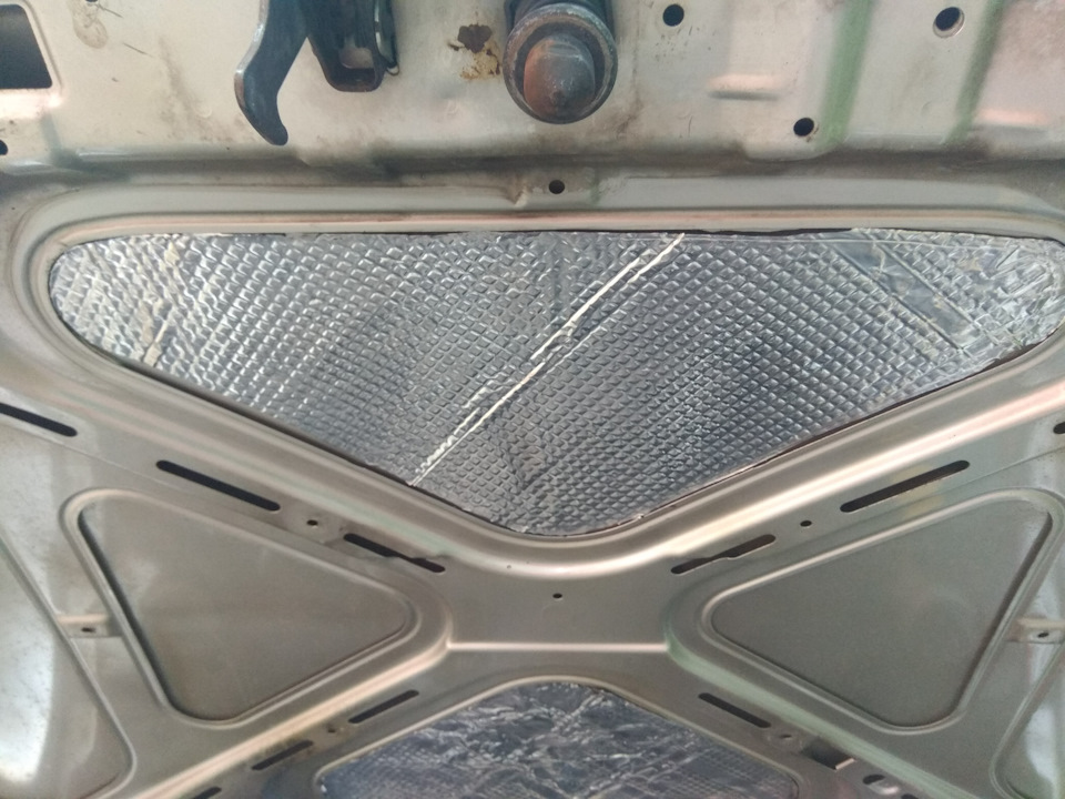 Заміна заводської обозшумки та додаткова обозшумка капоту. Заміна заводської обозшумки та додаткова обозшумка капота. 4