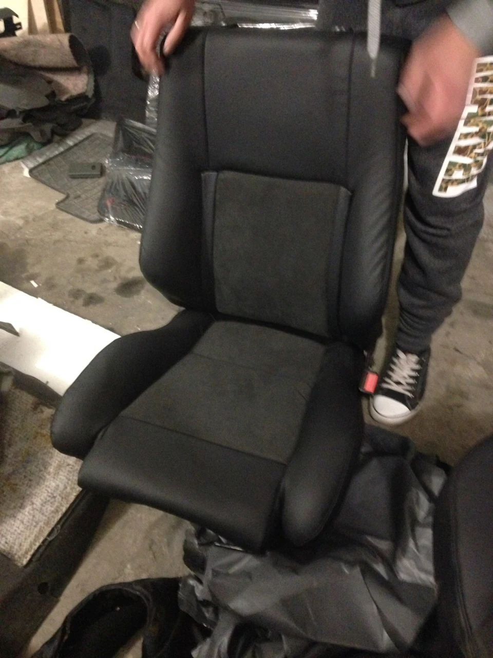 Recaro відновлено