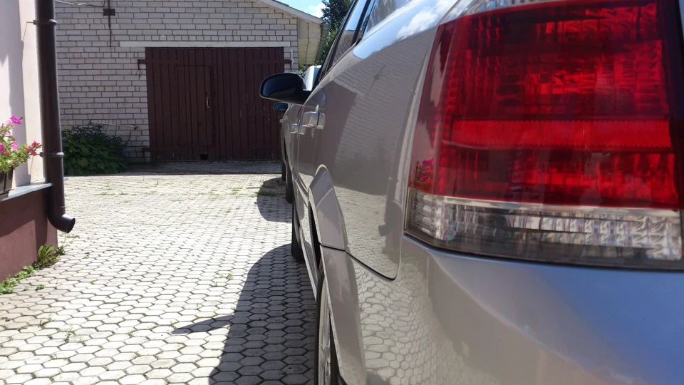 Трохи клубної символіки та фото сімейного автопарку