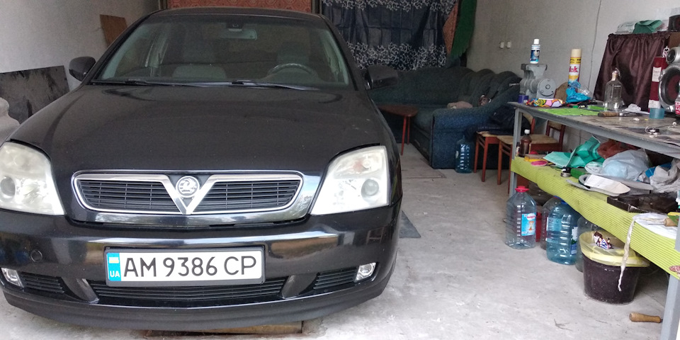 Заміна газових упорів багажника 3