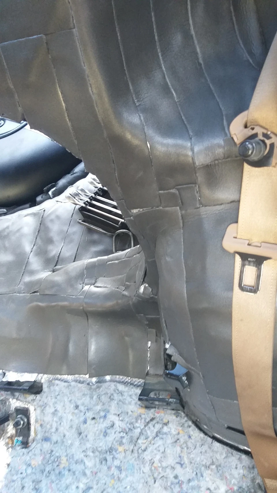 Шумоізоляція та віброізоляція багажника та задньої частини салону