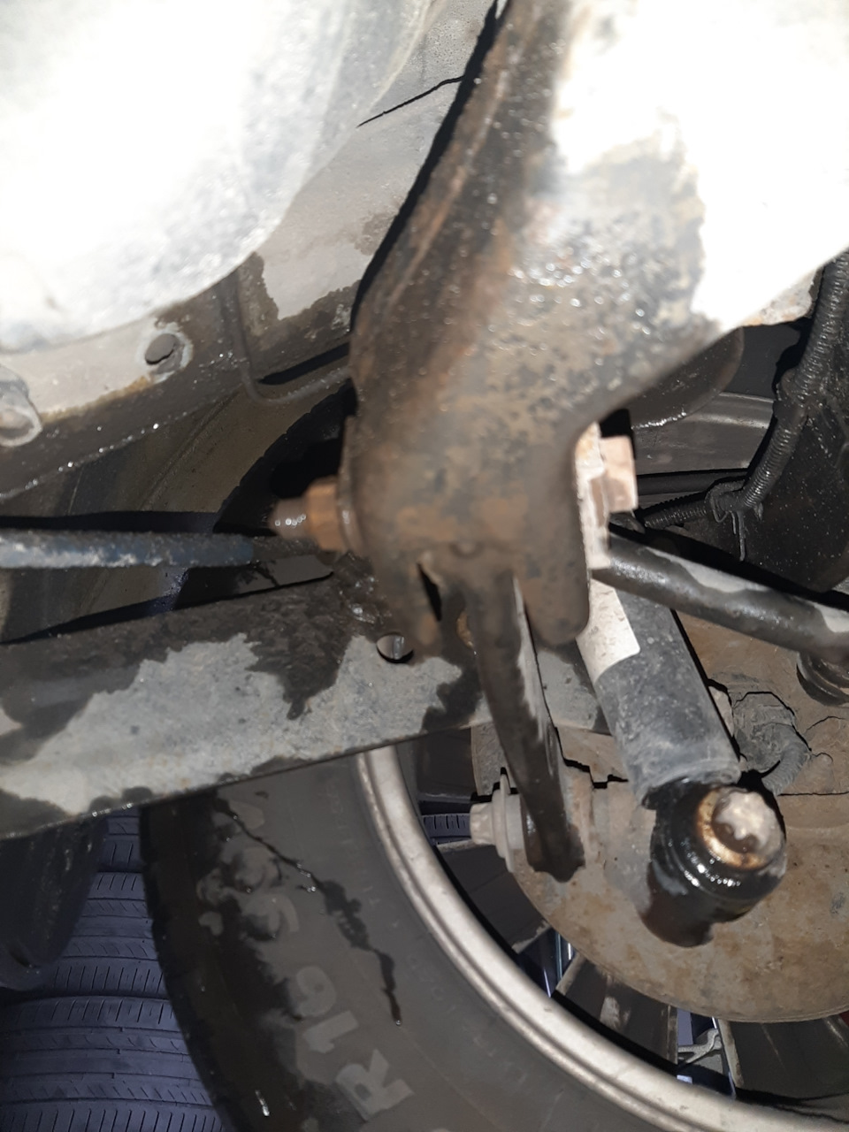 🛠 Заміна сайлетблоків у поперечних важелях. 4