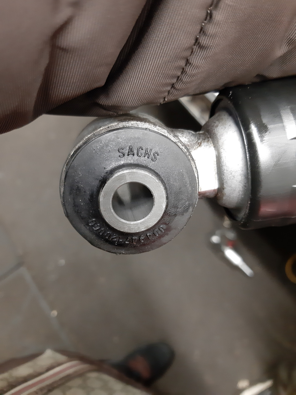 Заміна задніх амортизаторів Sachs 317335 5