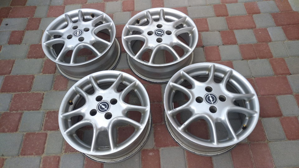 Тапочки Ronal irmscher twin spoke R15/4*100/6J/ЕТ49/ЦО56,6. 2