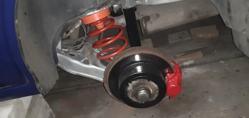 Заміна сайлентів балки та ревізія задньої підвіски.
