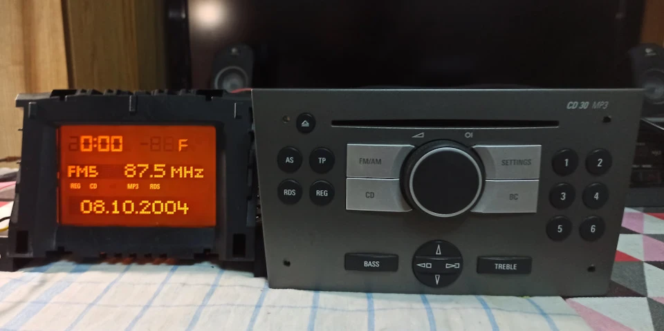 СD30mp3 АУХ Блаупункт з Віваро в Вектра С