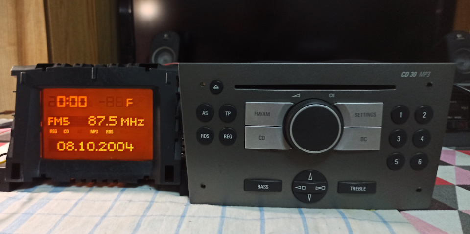 СD30mp3 АУХ Блаупункт з Віваро в Вектра С 1