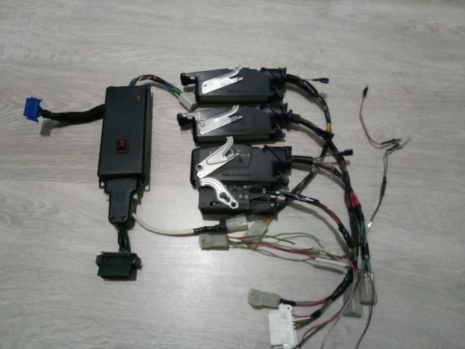 Діагностика ЕБУ-ІММО на столі. Шнурок під SIMTEC /MOTRONIC 1