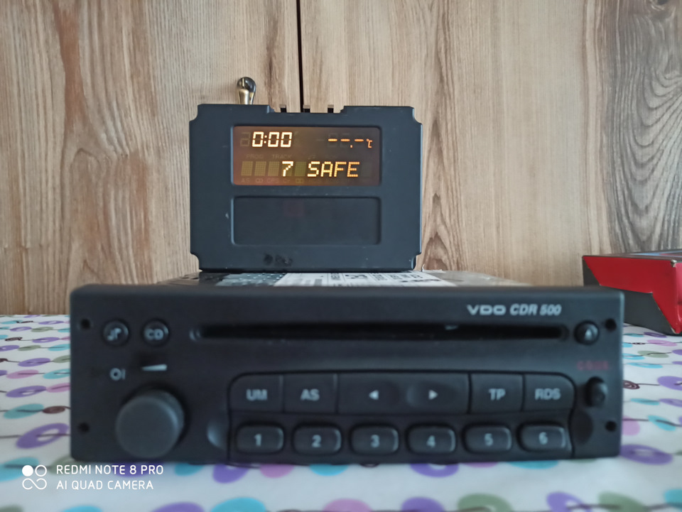 Магнітол CDR500 VDO правильний код не активує магнітолу . 2