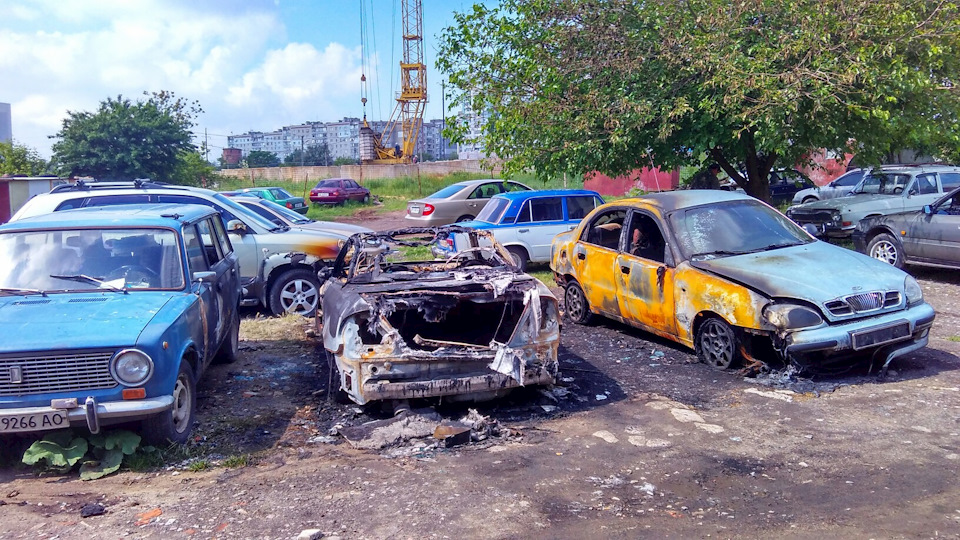 Прийшов вранці на стоянку…Горів легендарний Мерседес…Жерсть бляшана… 4