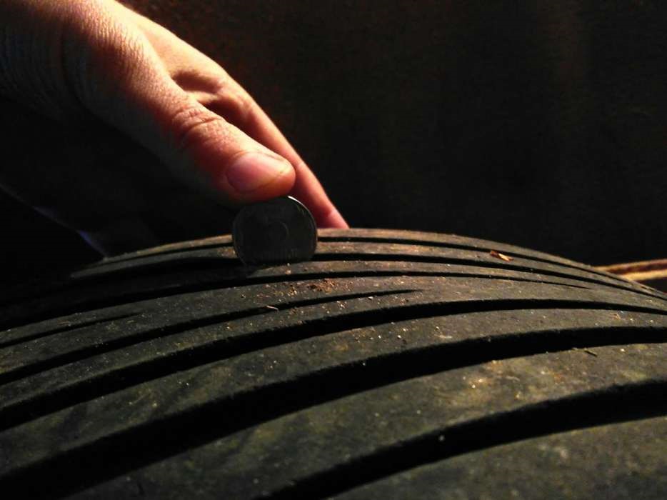 Продам гуму Goodyear F1 R16 225 55 1