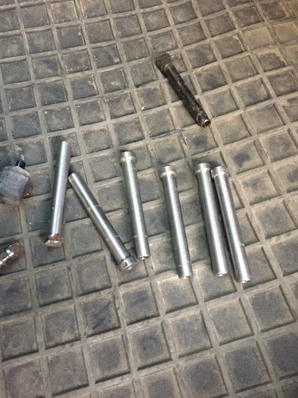 Заміна штифтів на дверях