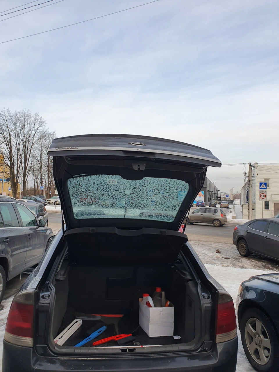 Заміна амортизаторів багажника