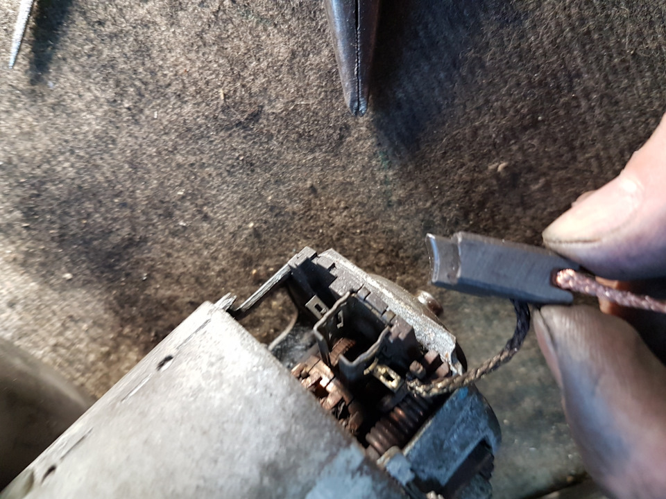 Зміна щіток вентилятора обдува салону 2