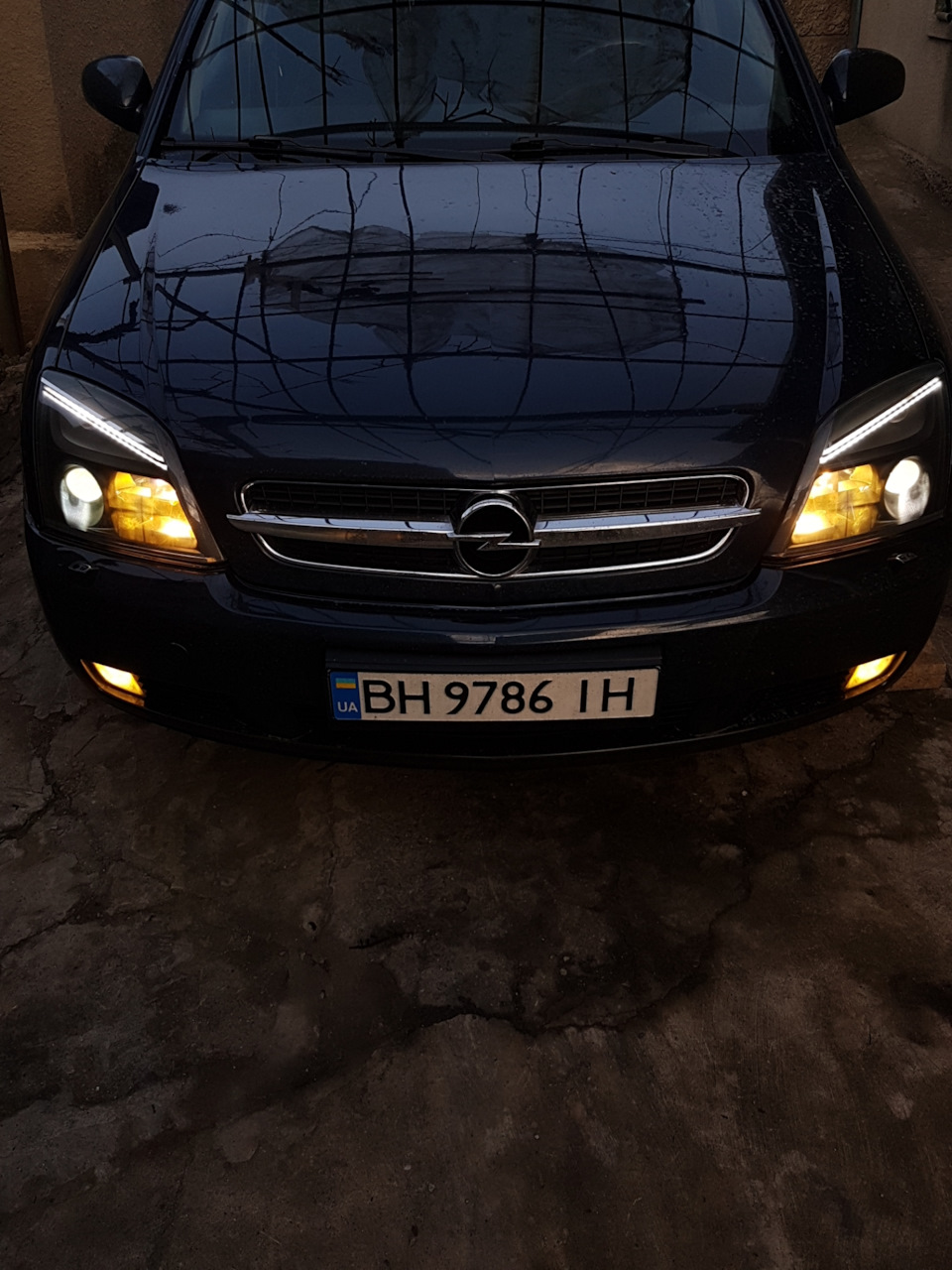 Жовті лампи в дальній 1