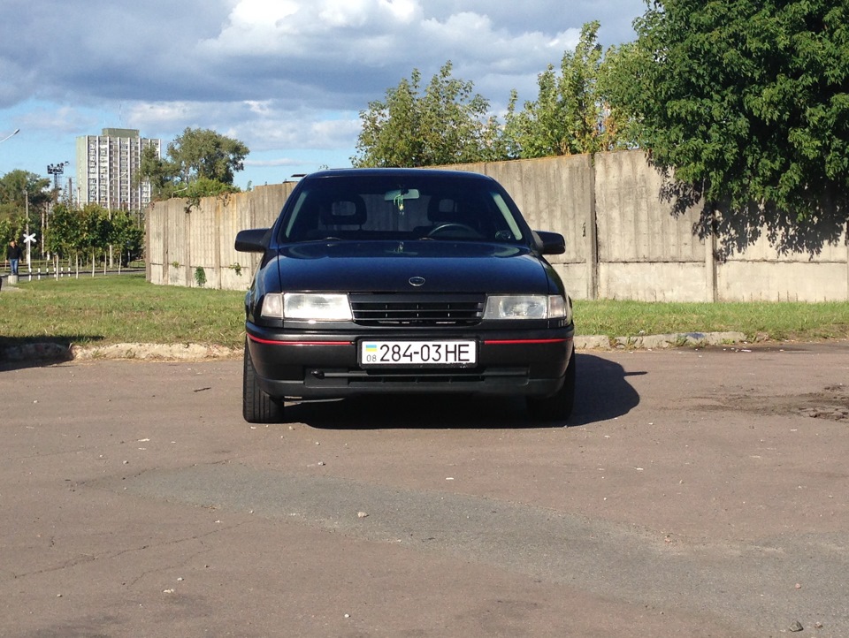 Огляд Opel Vectra A GT 2.0 i KAT Розділ 1: Вступ. Зовнішній вигляд. 1