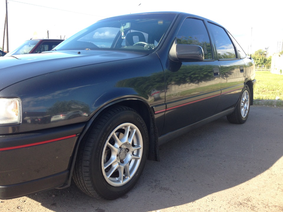 Огляд Opel Vectra A GT 2.0 i KAT Розділ 1: Вступ. Зовнішній вигляд. 4