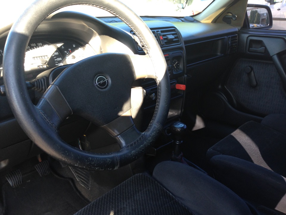 Огляд Opel Vectra A GT 2.0 i KAT Розділ 2: Салон загальний вигляд. 3