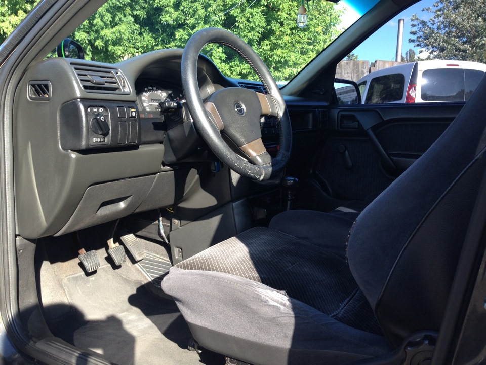Огляд Opel Vectra A GT 2.0 i KAT Розділ 2: Салон загальний вигляд. 1