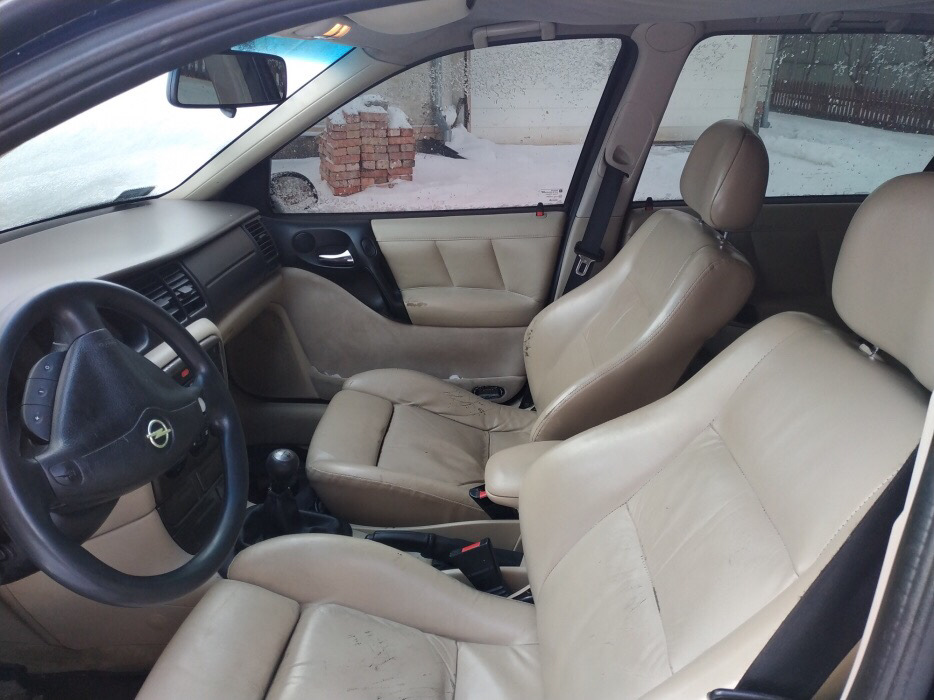 Біла шкіра Recaro 1