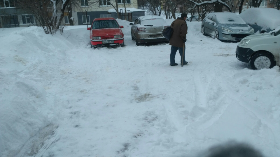 А сніг все йде і йде 2