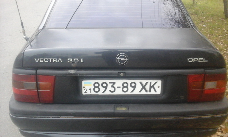 Емблема Opel на кришку багажника 1