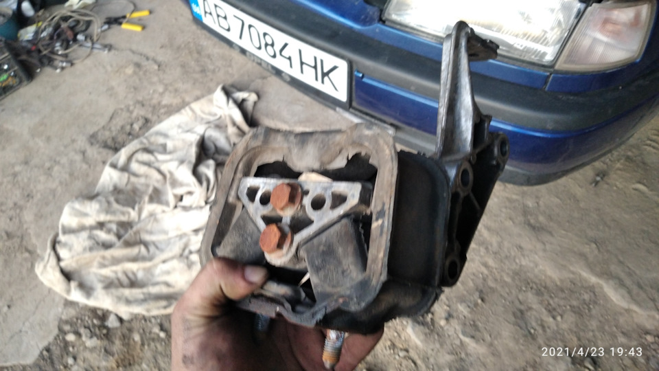 Заміна подушки КПП та уставка ГАЗу те що 3