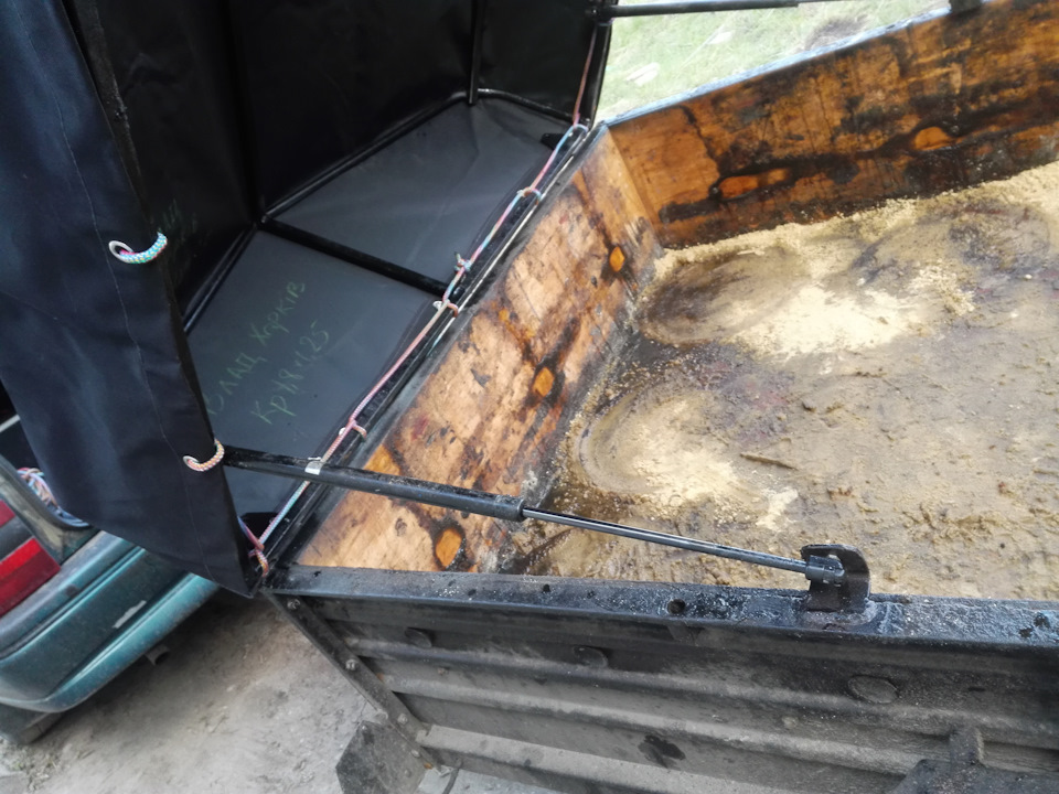 Підйомний дах причепа на газліфтах 3