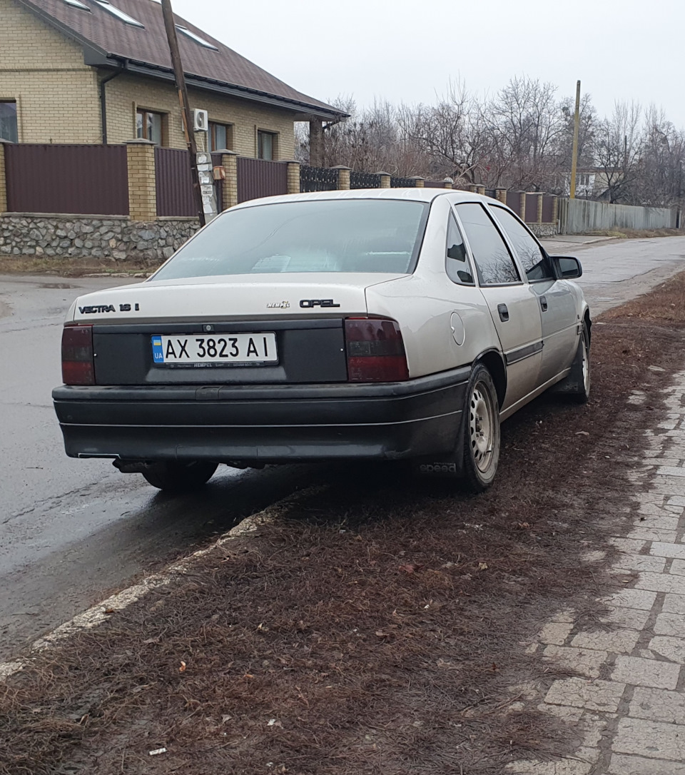 Прикладка бампера вектра2000 2