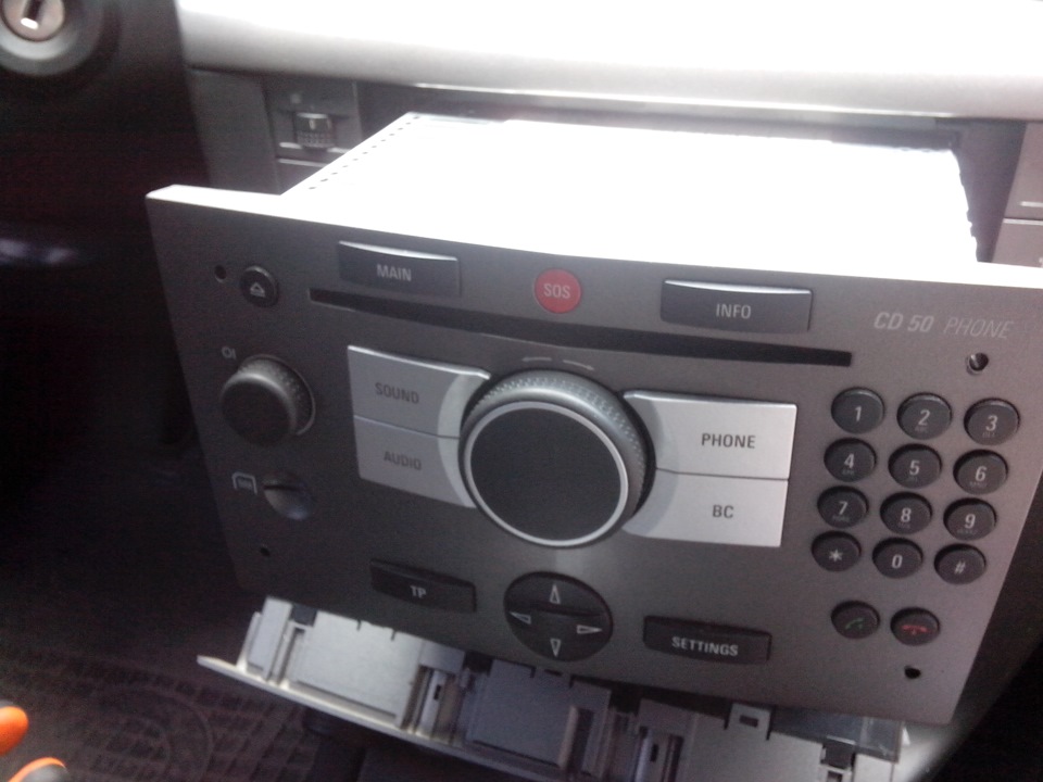 Зняв голову CD 50 Phone 1