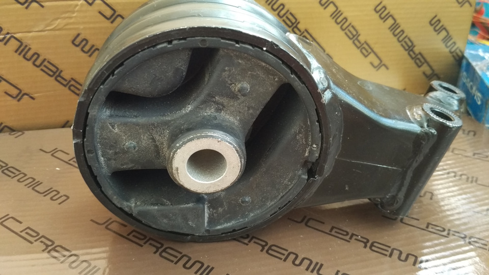 задня подушка двигуна General Motors 5684165 1