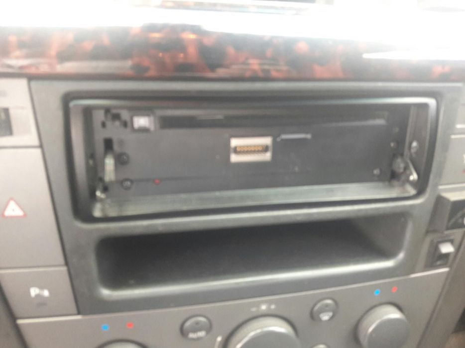 CD30MP3 з AUX замість Alpine CDE178bt або естетика проти функціональності. 2