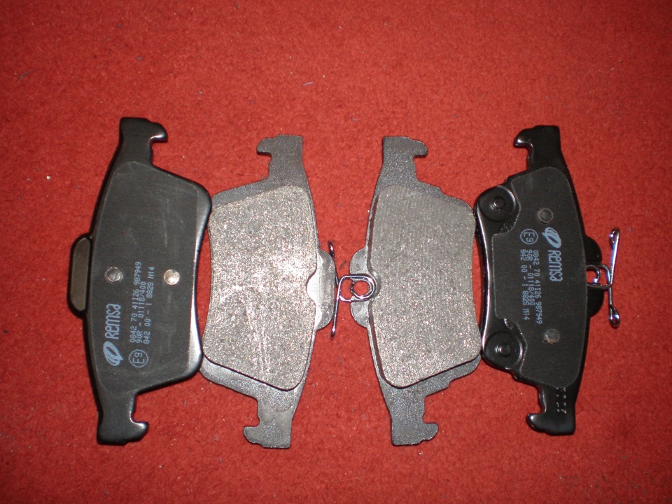 Задні гальмівні диски Brembo та колодки Remsa 4