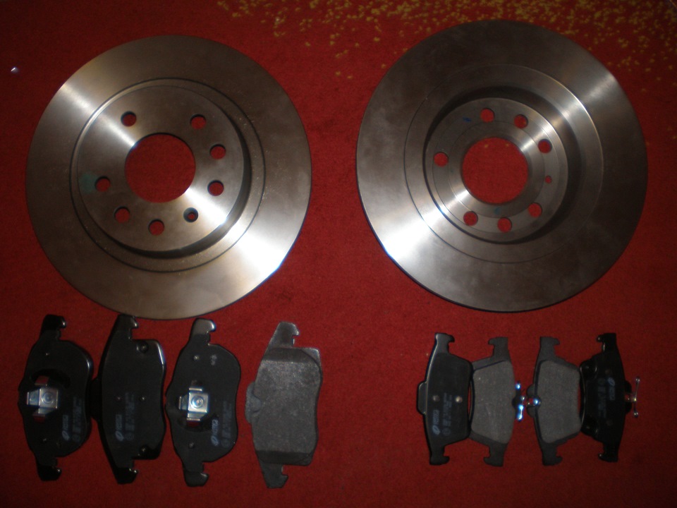 Задні гальмівні диски Brembo та колодки Remsa 2
