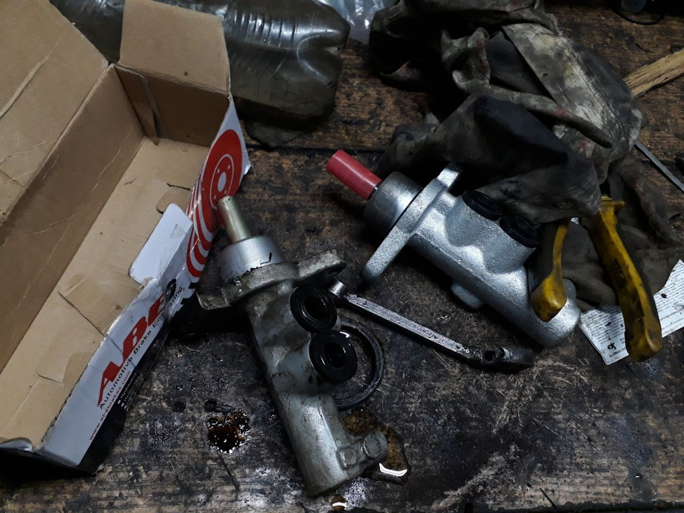 Головний гальмівний циліндр 3