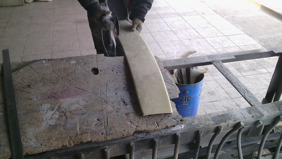 Вітровічок заднього скла 2