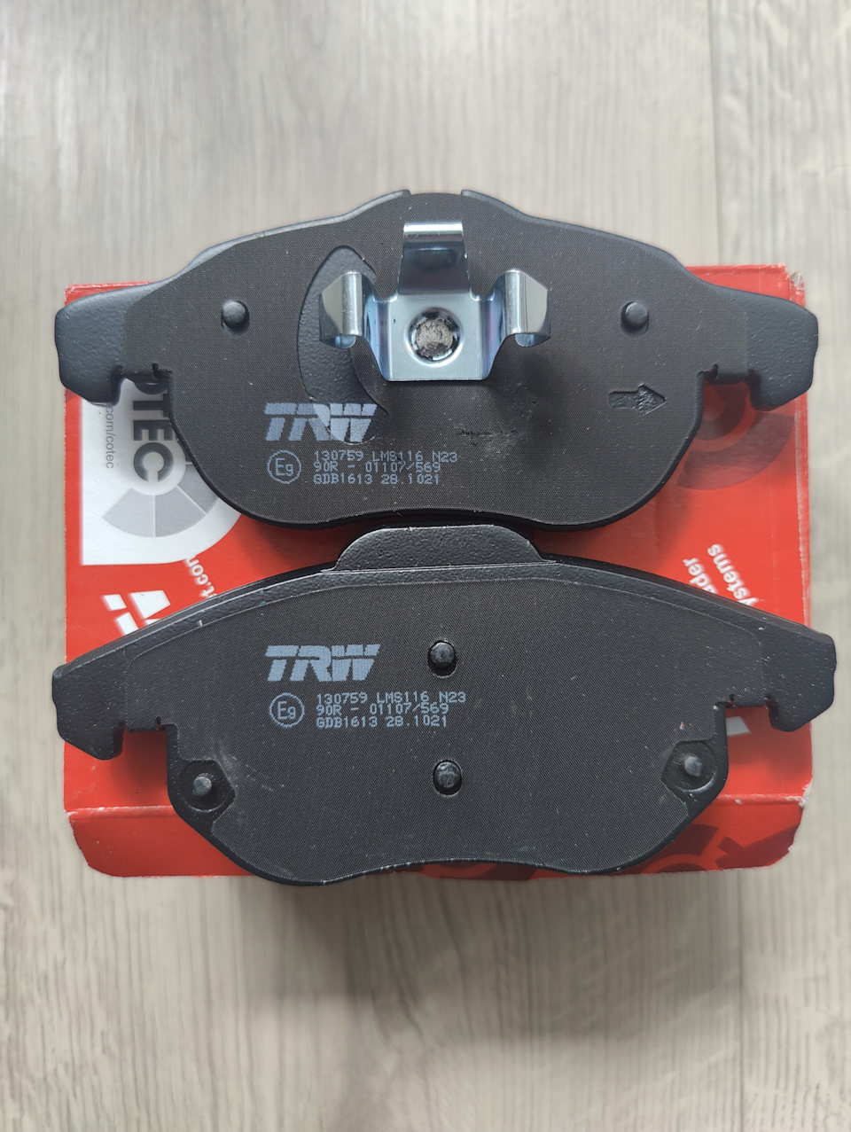Передні колодки TRW 1