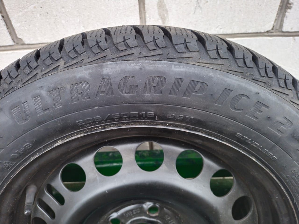 Піст продажу! Goodyear 205/60/16 5