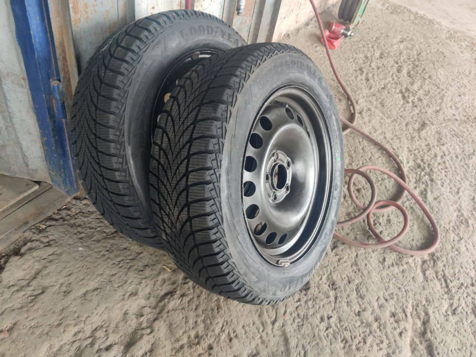 Піст продажу! Goodyear 205/60/16 1